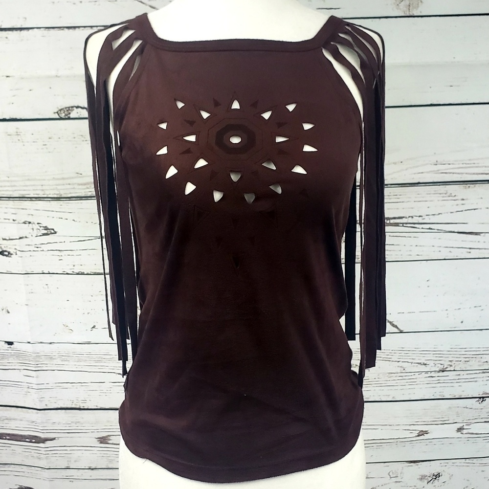 Unique Top it's child's M but is more adult XS!